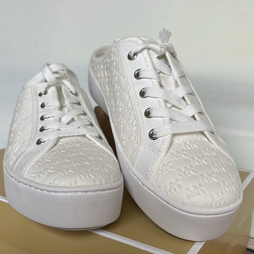 Michael Kors POPPY SLIDE SNEAKERS MK DEBOSSED WASHED DENIM
49T4POFP2D Platforms - Picture 6 of 16